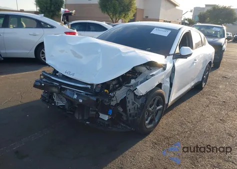 2025 Kia K4 Lxs из США, поврежденный, VIN 3KPFT4DE8SE174603